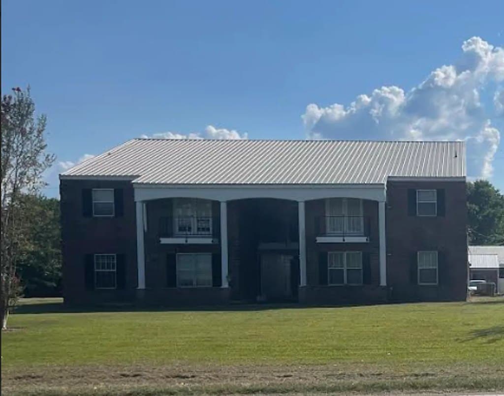 Colonial Apartments