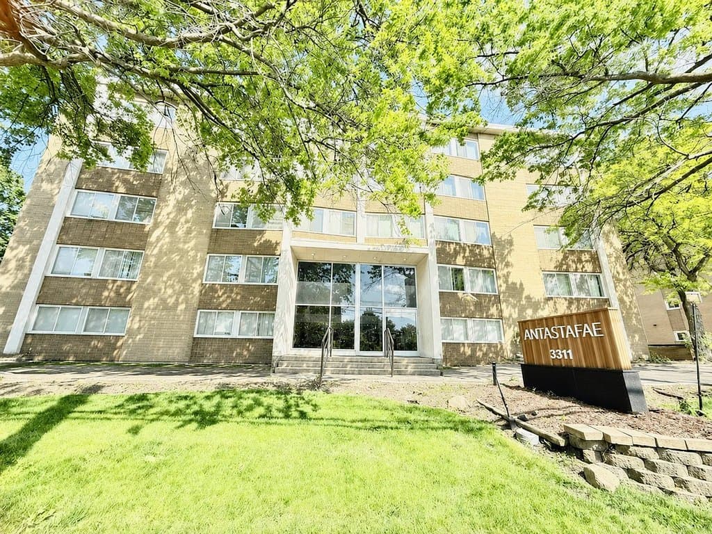 Aristocrat Apartments
