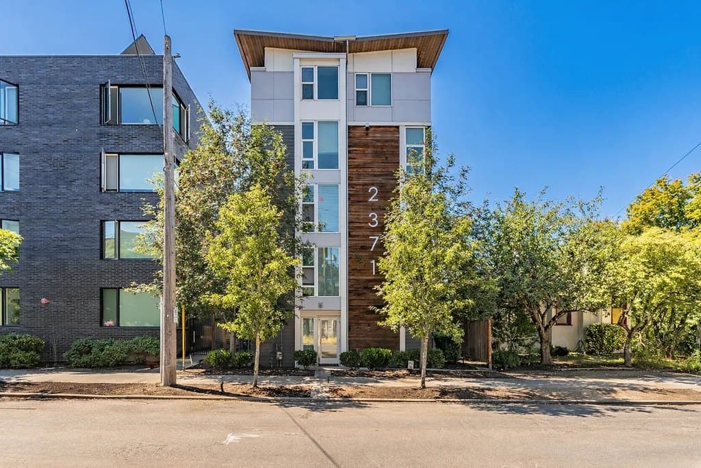 2371 Franklin Apartments