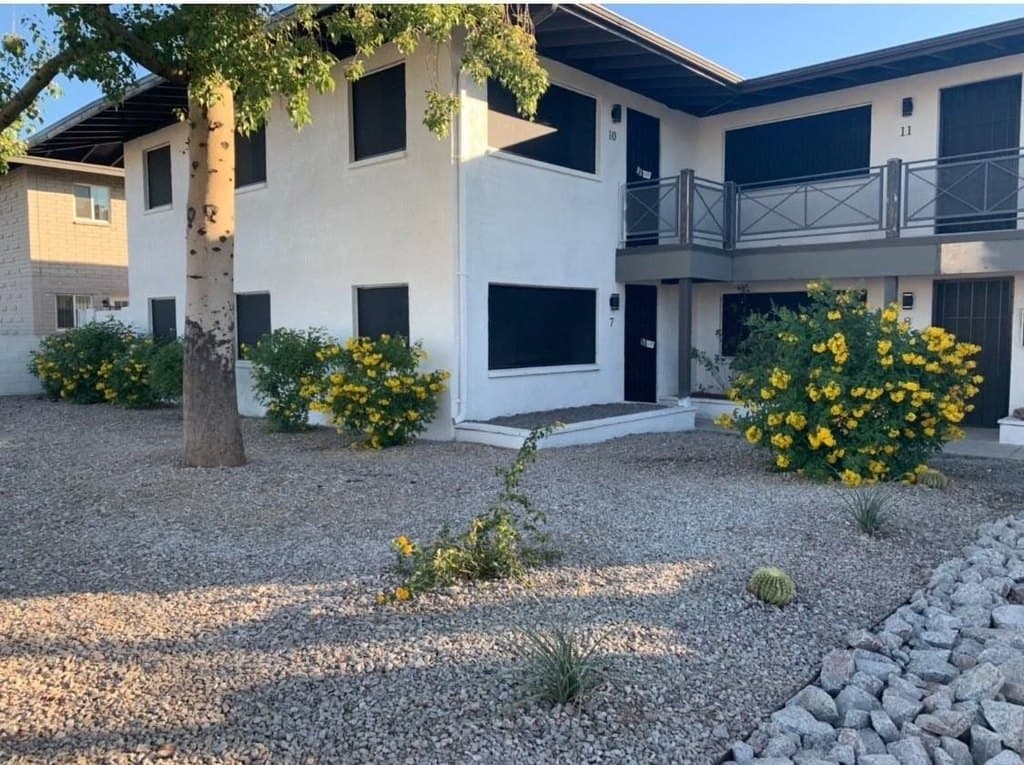 Royal Palms Apartments