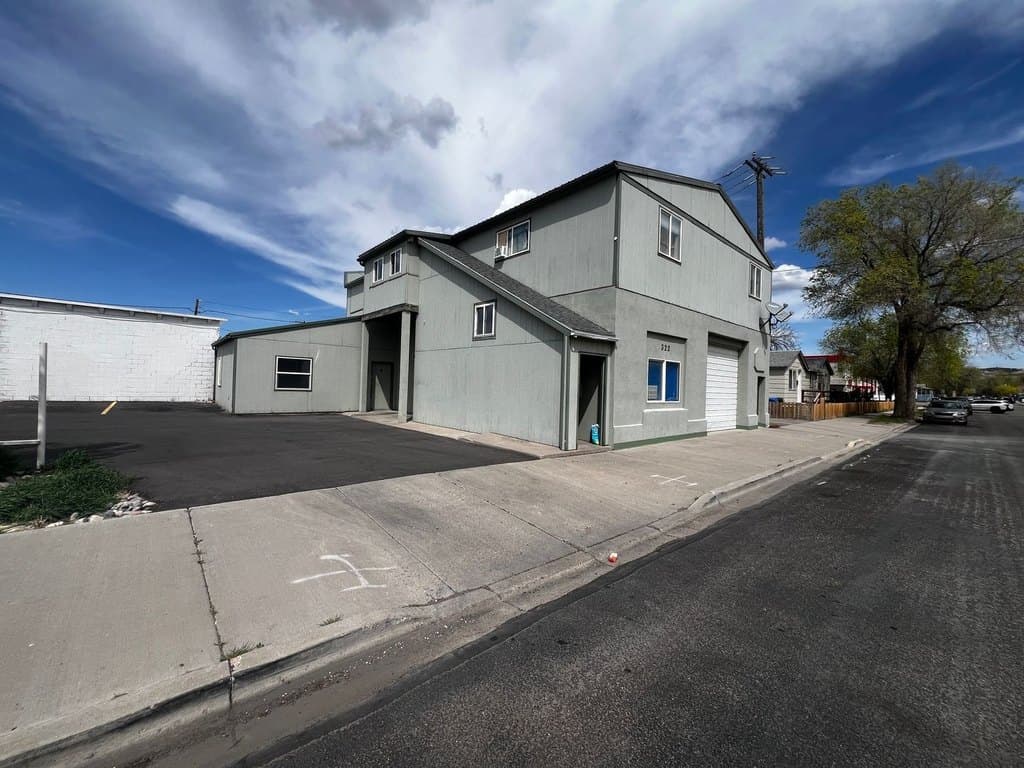 322 E Whitman