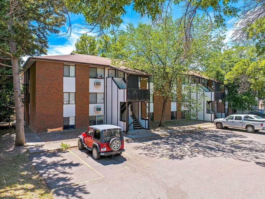 Plum Tree Apartments - 1 & 2 BEDROOMS