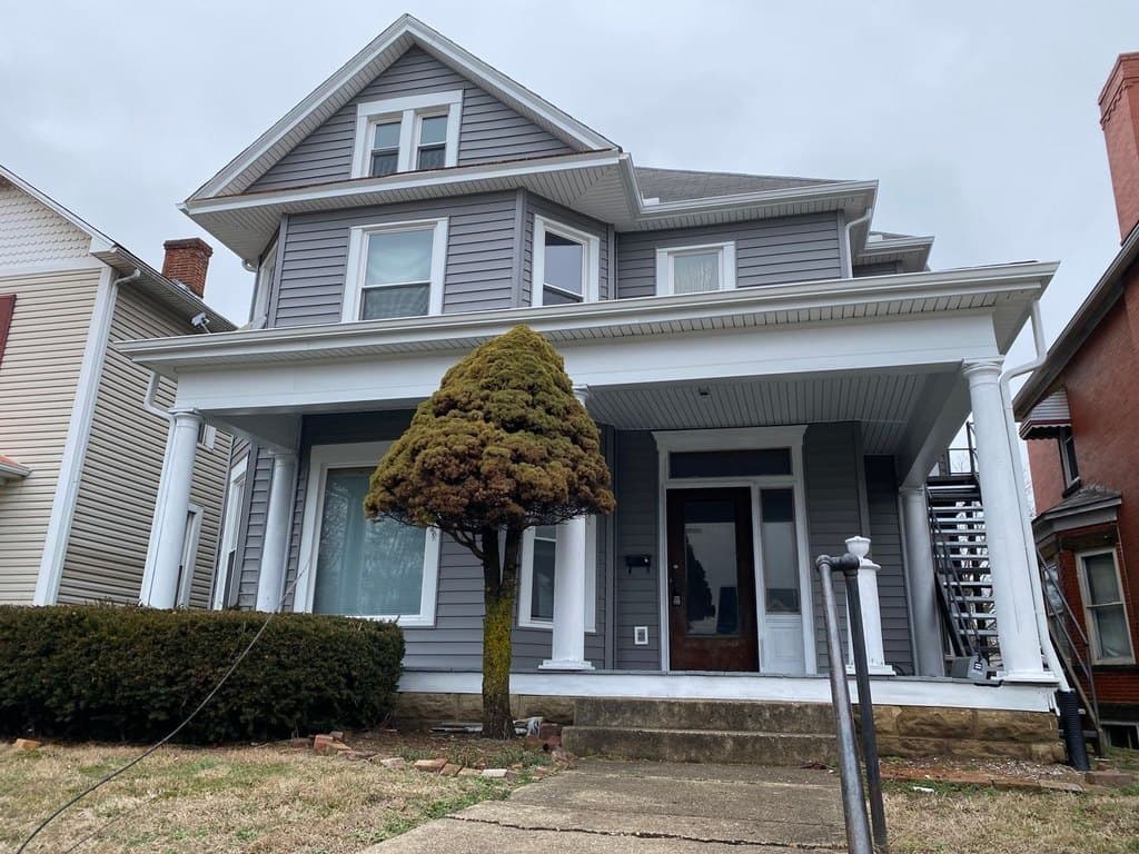 747-747 1/2 E Main St