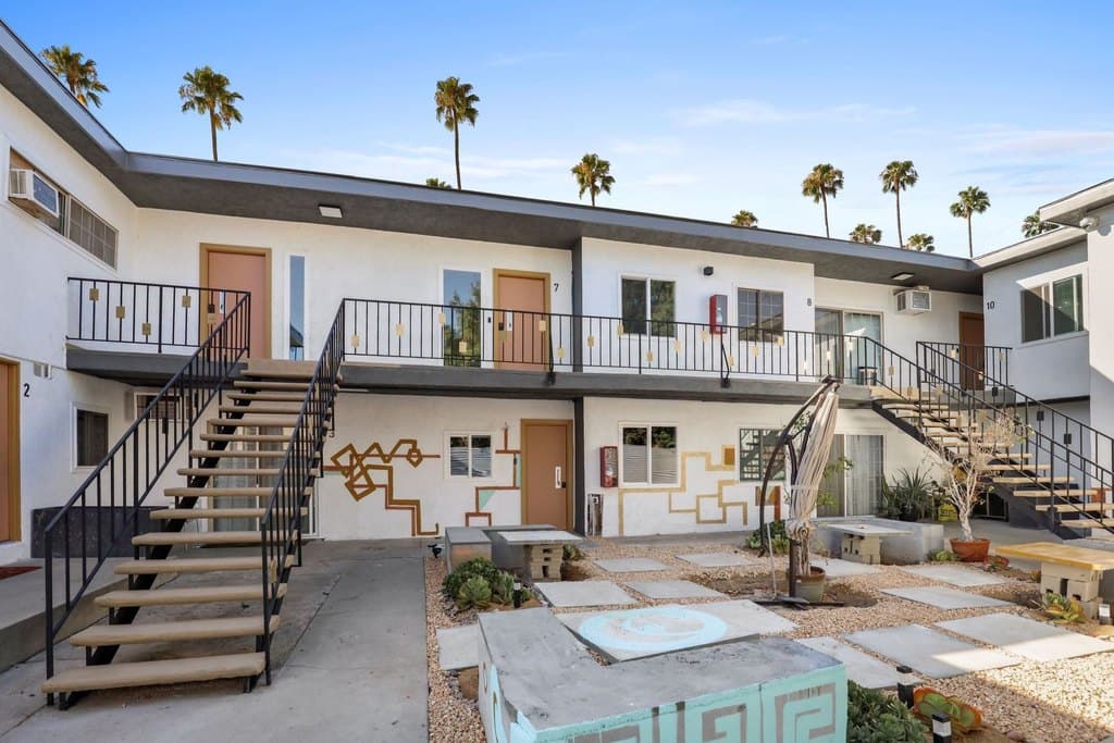 2561 W Avenue 30 Apartments