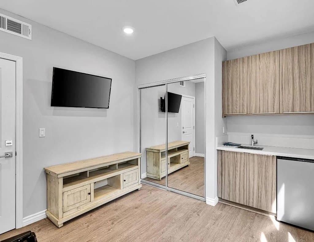 1166 W 29th St., LLC