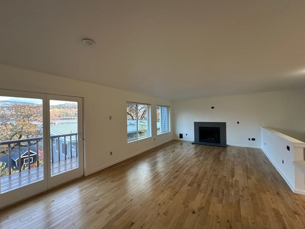 2 Bedroom Duplex For Rent In Hood River