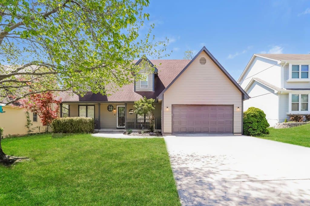 1240 Sw Crossing Drive Lee's Summit MO