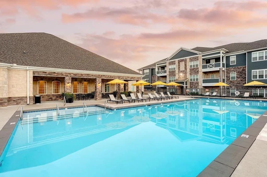 The Pointe at Five Oaks