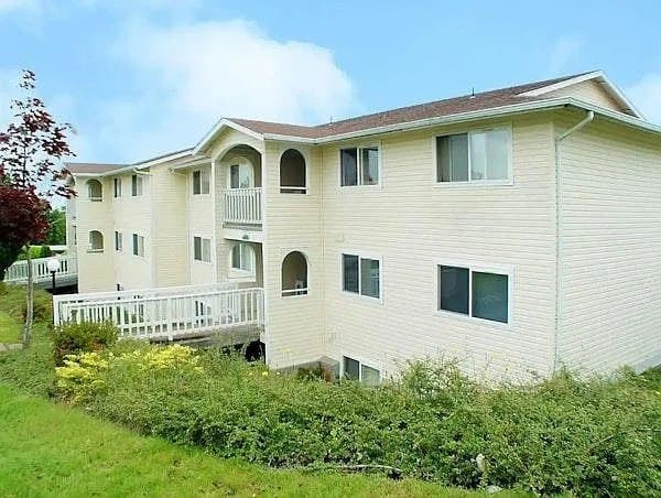 102-Mountain View Apts