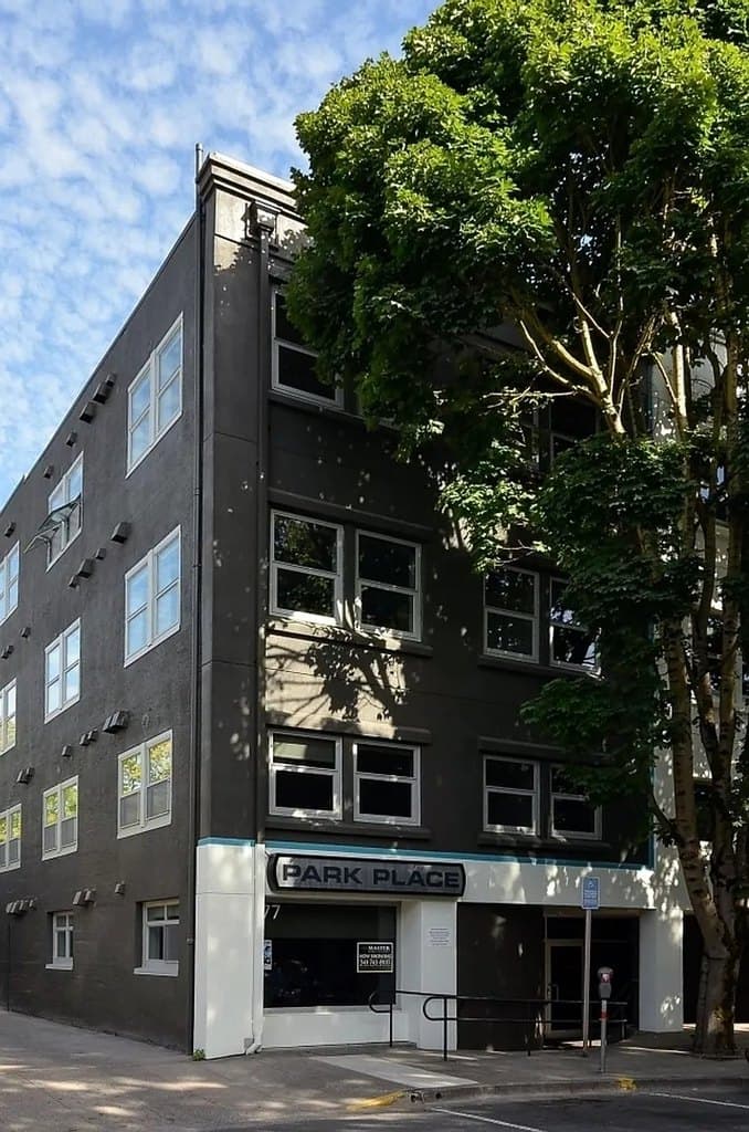 Park Place Apartments | 877 East Park Street