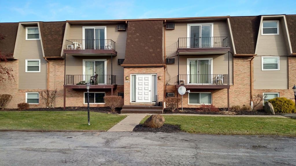 Locust Apartments 7125