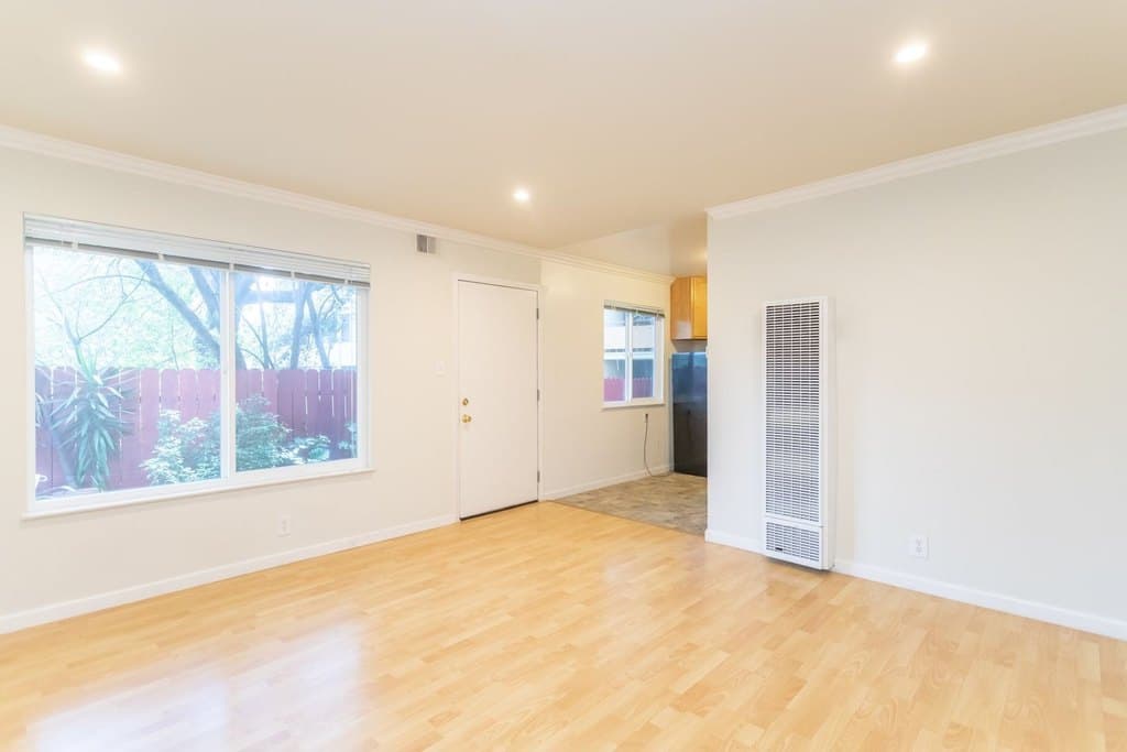 24 Linda Ave