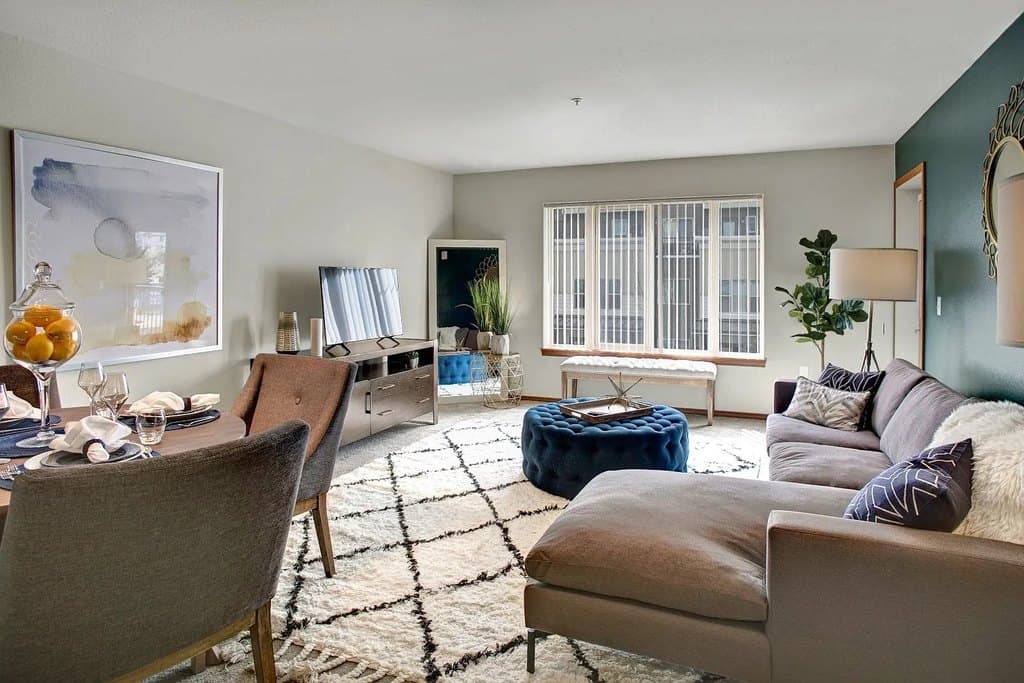 Echo Lake Apartments