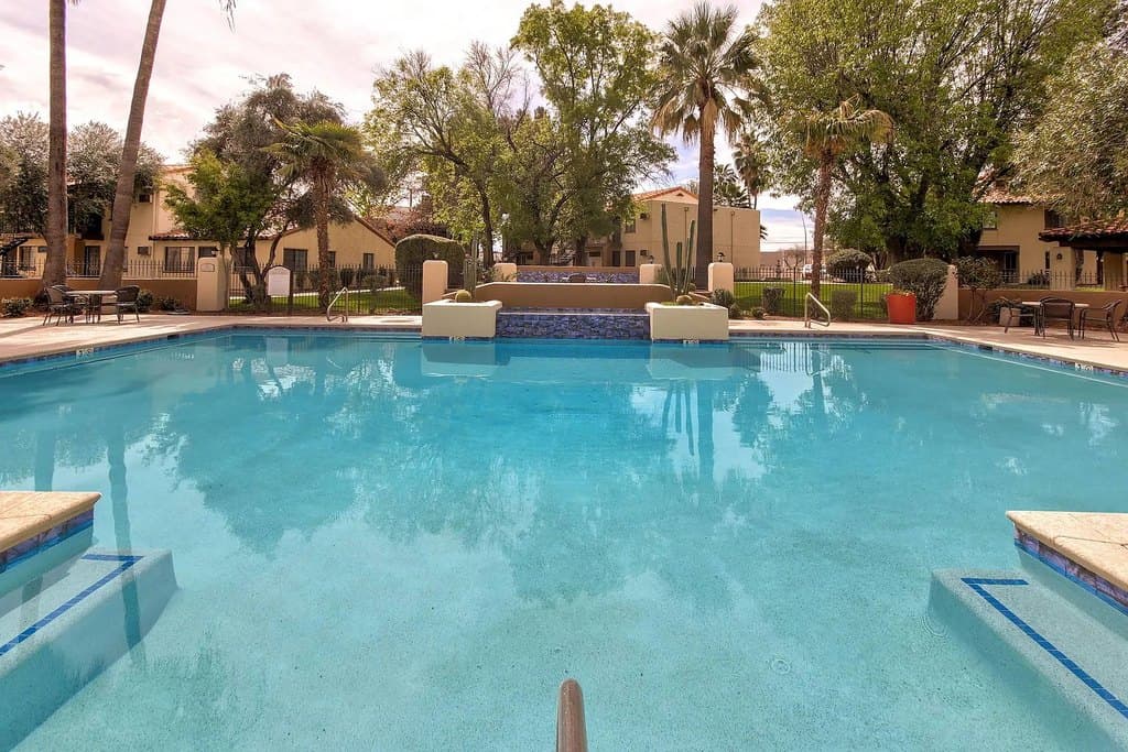 La Hacienda Apartment Homes