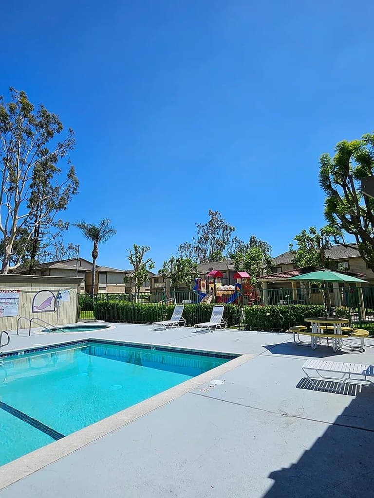 AMBERWOOD APARTMENTS