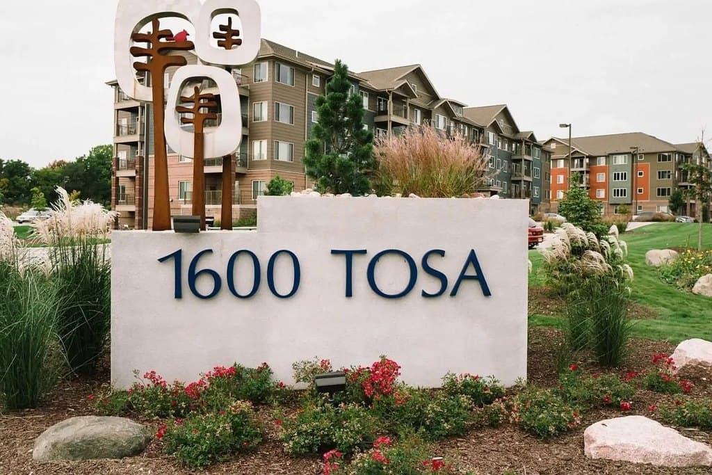 1600Tosa Apartments