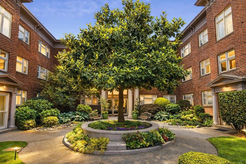 Carolina Court