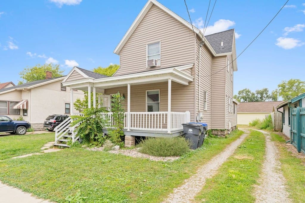 114 Center St