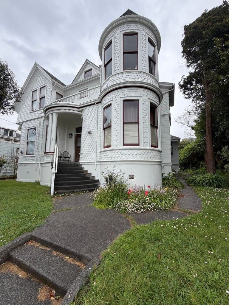 1225 G ST