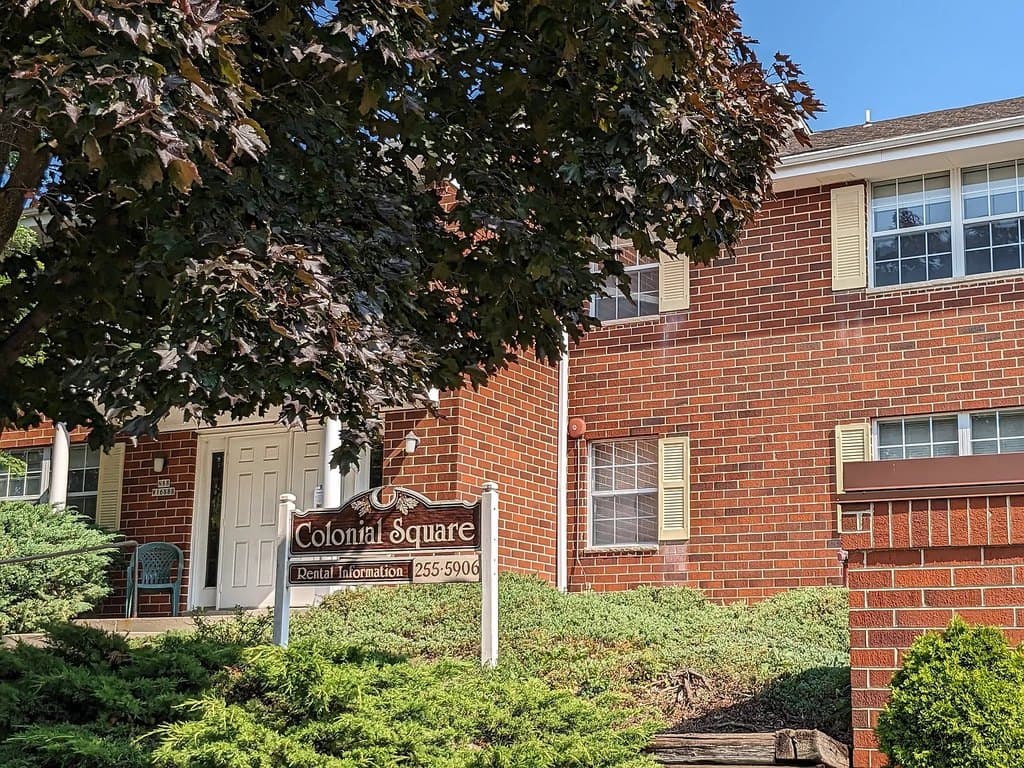 COLONIAL SQUARE APARTMENTS