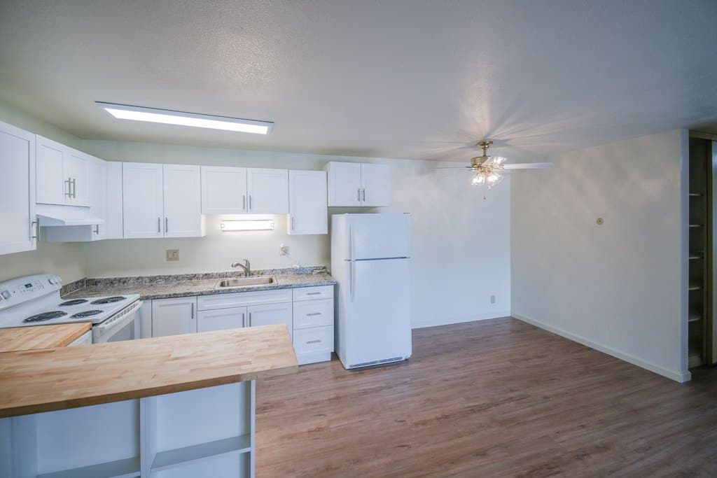 Emerald Bay Apartments