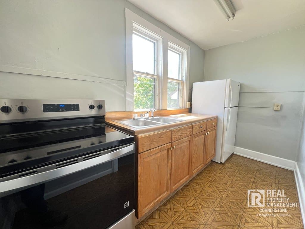 709 W Willard St