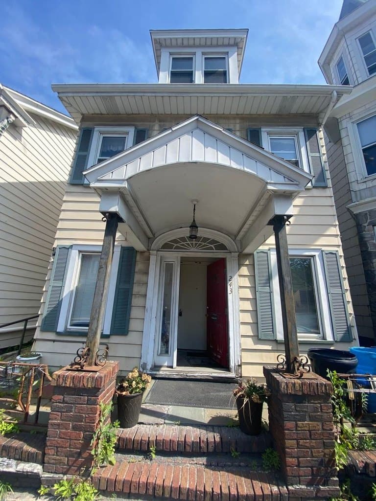 243 E Broad St