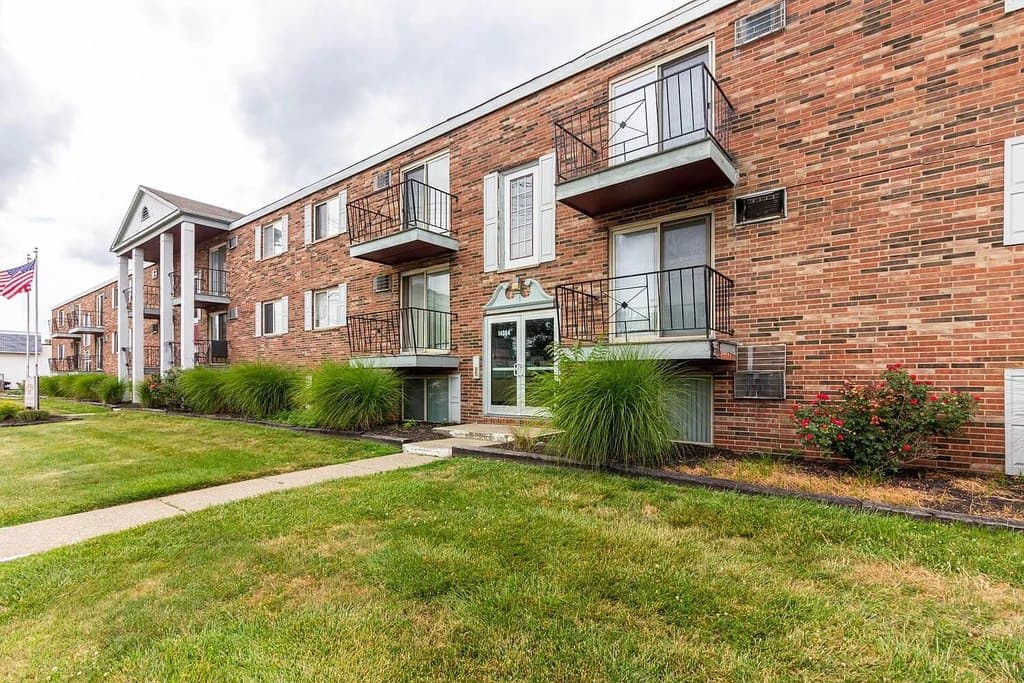 Canterbury Court Apartments