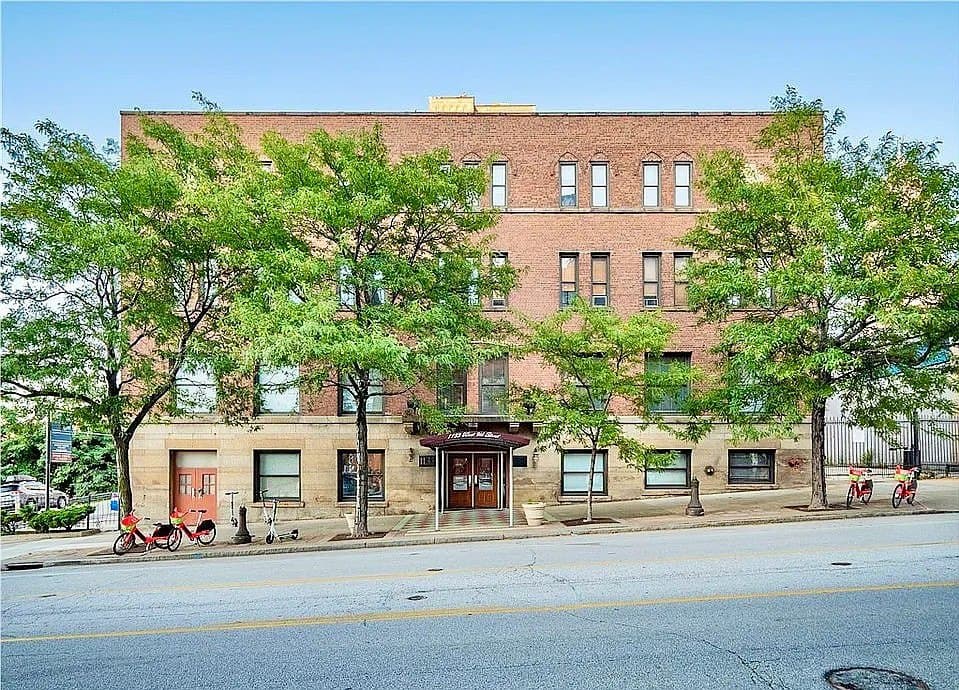 1133 W 9th Street