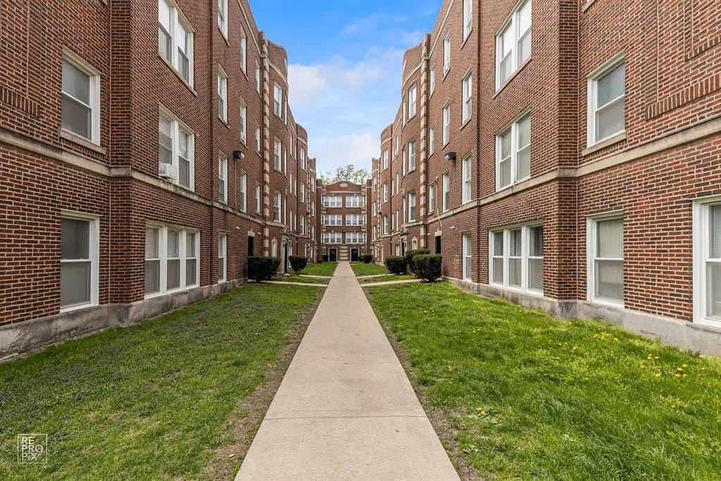 310 N Menard