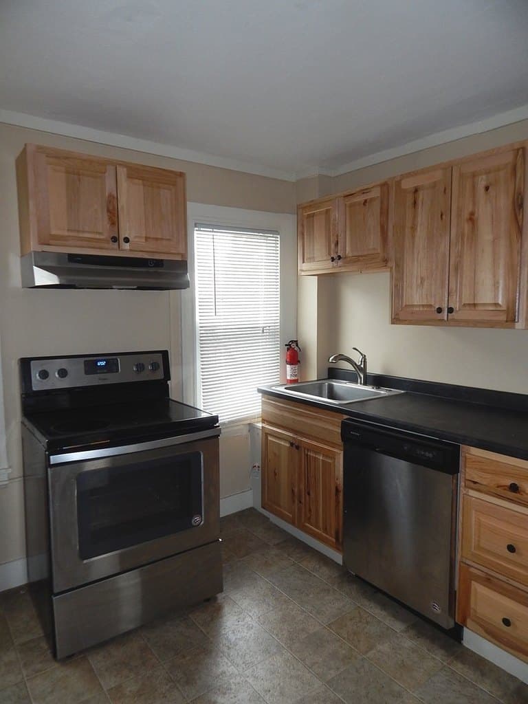 110 Essex St - 4 Unit