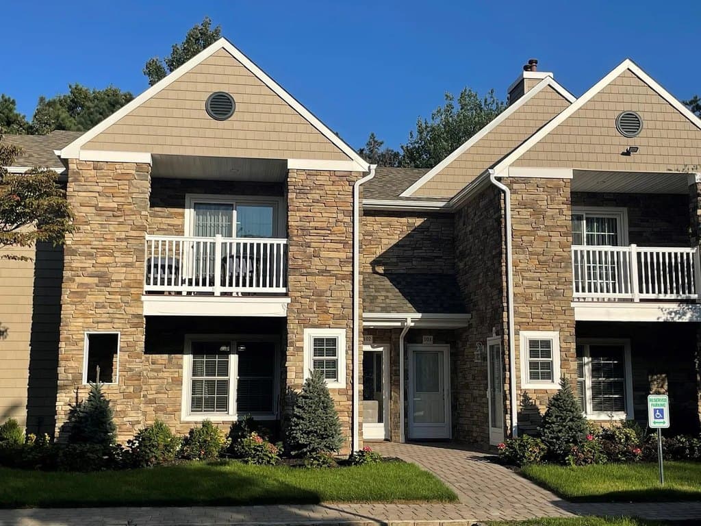 Fairfield Townhouses at Holbrook