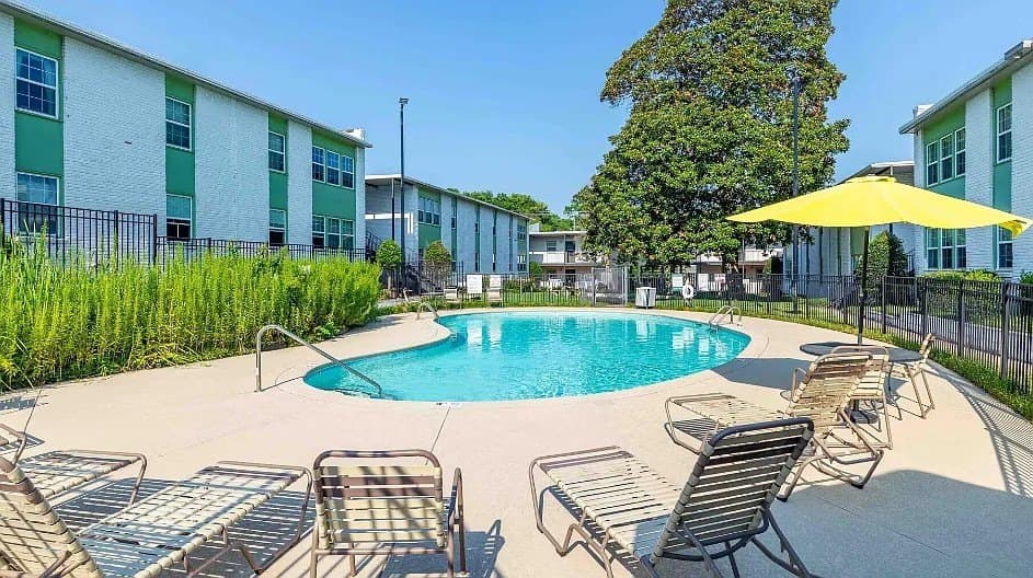 Chateau Apts