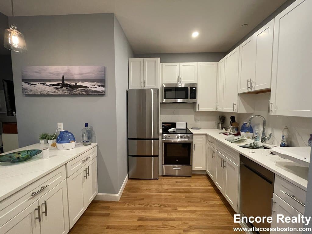 464 Beacon St Apt 3R