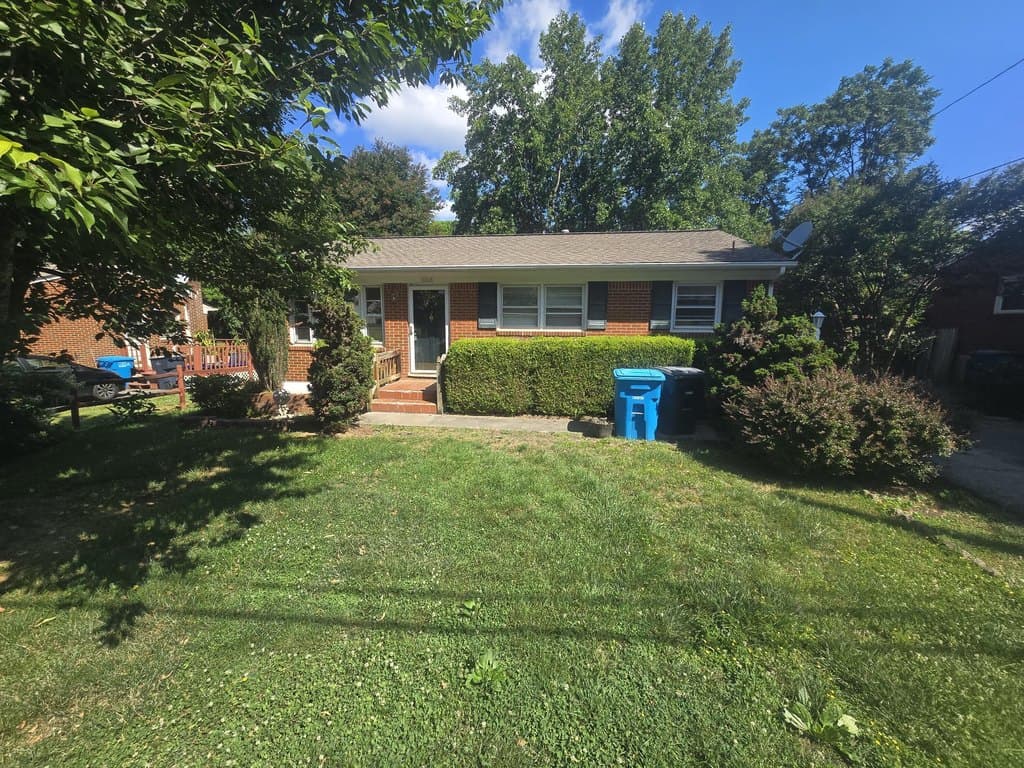 3008 Belle Ave NE