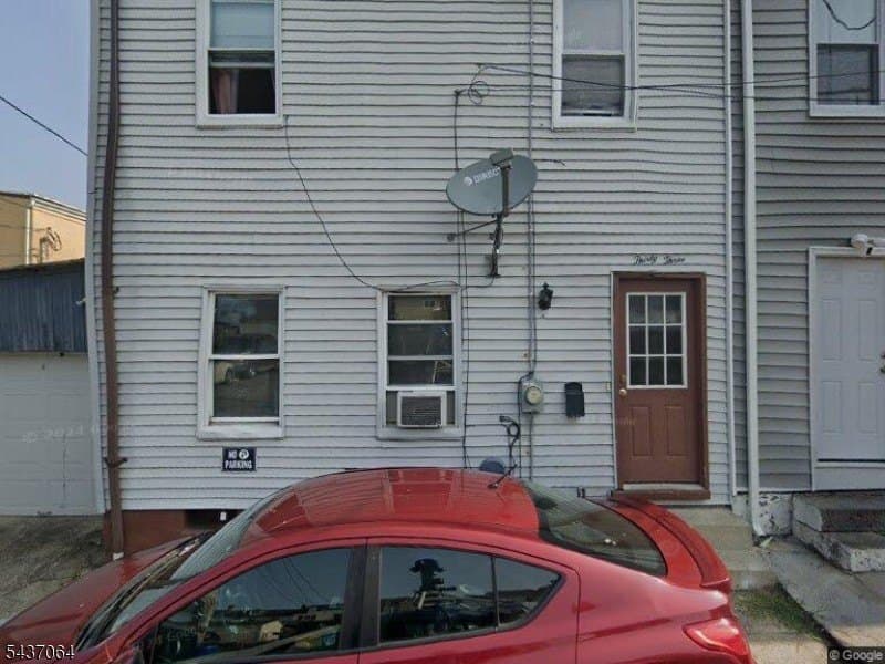 33 Cedar Aly