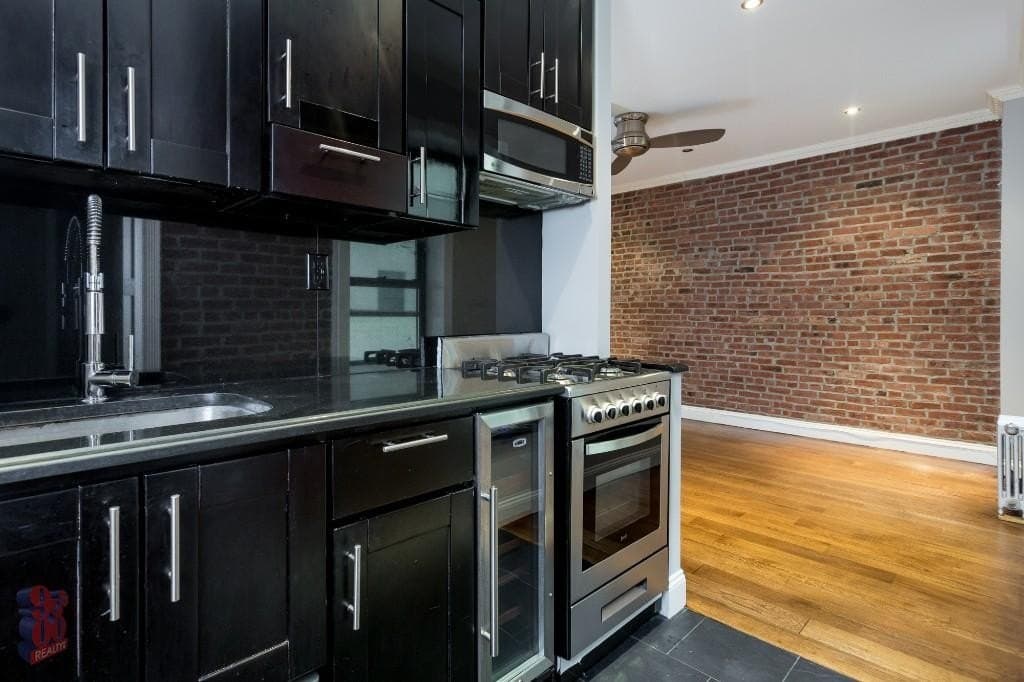 326 E 100th St Apt 2D