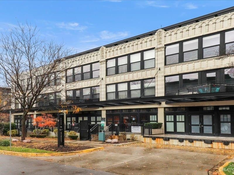 1111 W 15th St Unit 121