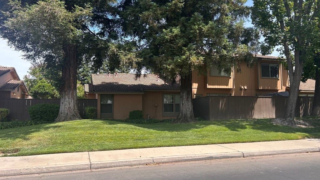4002 Elmo Loop Apt D