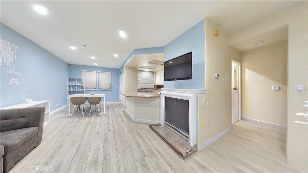 332 W Summerfield Cir