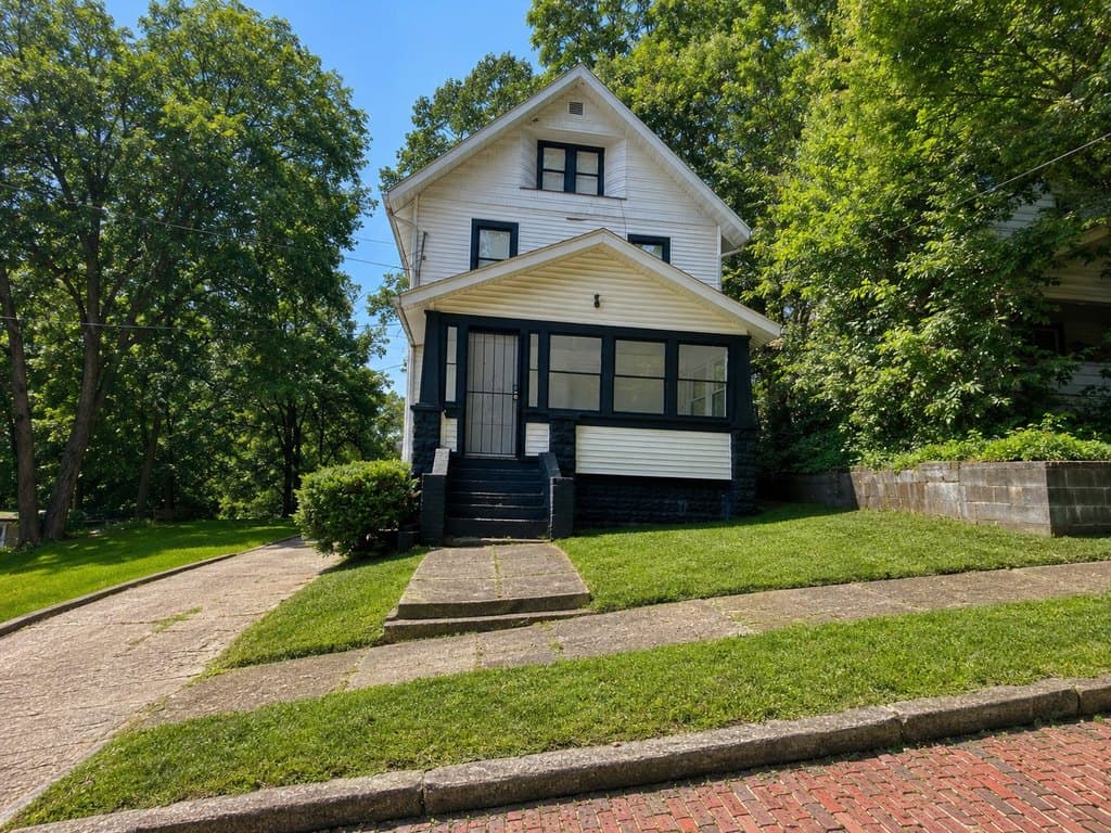 712 Roselle Ave Unit B