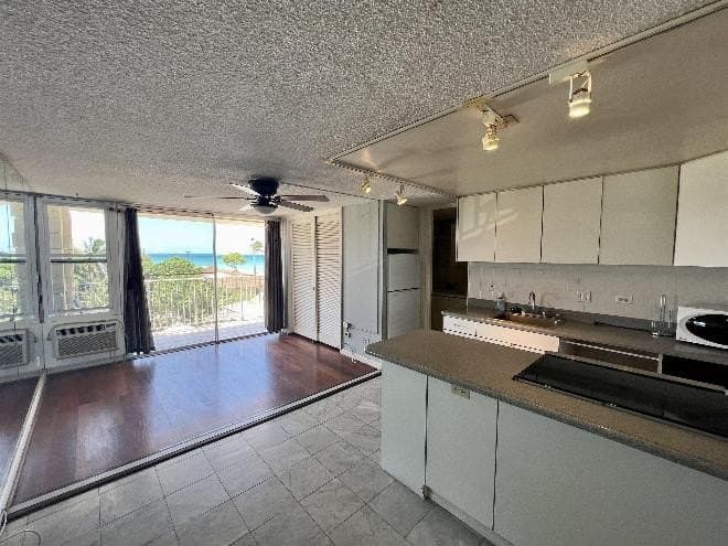 85-003 Pokai Bay St Apt 401