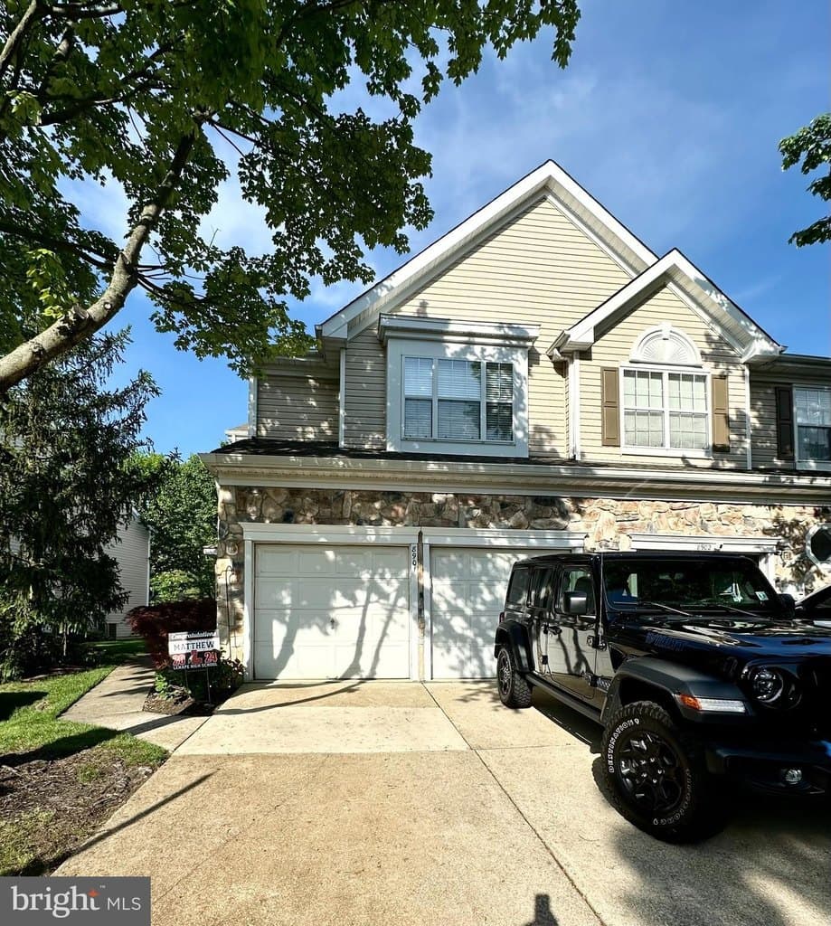 8901 Normandy Dr