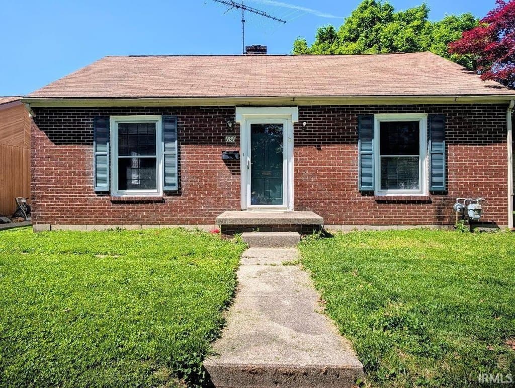 636 W University Ave