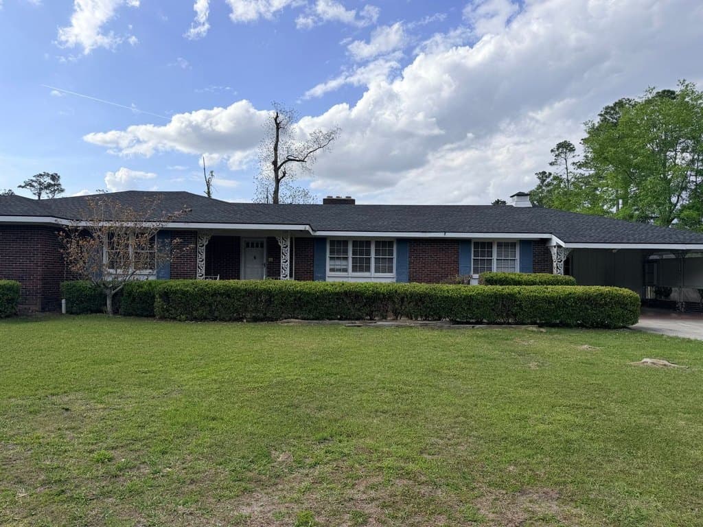1002 W Alden Ave
