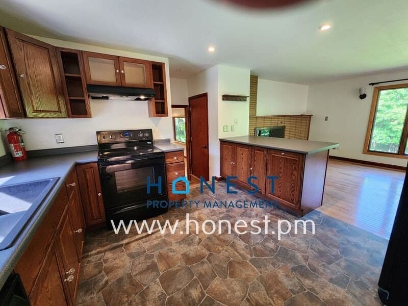 15 Thompson St