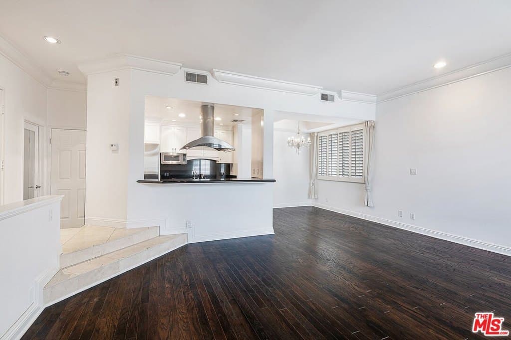 315 N Swall Dr Apt 303