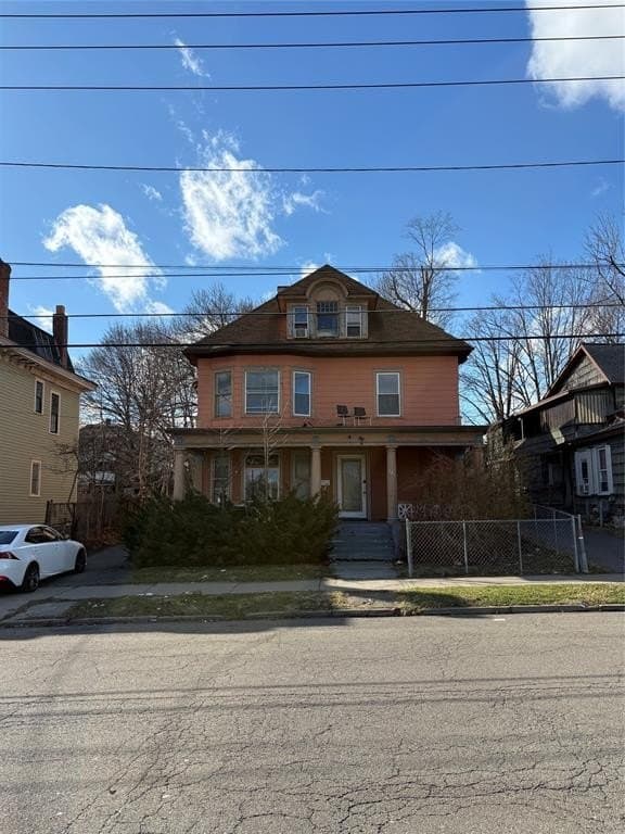 121 Oak St