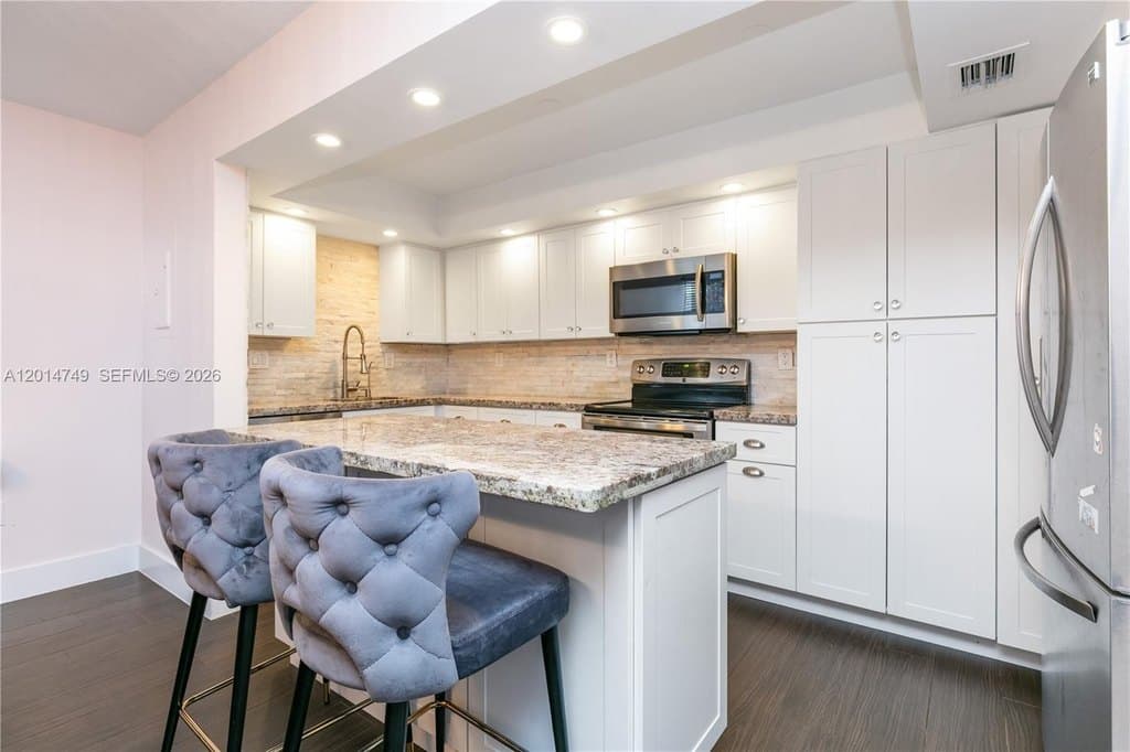 20291 NE 30th Ave Ph 10