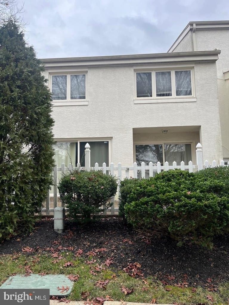 105 Montrose Ave Unit 105